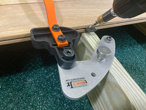 hardwood wrench deck board straightening tool