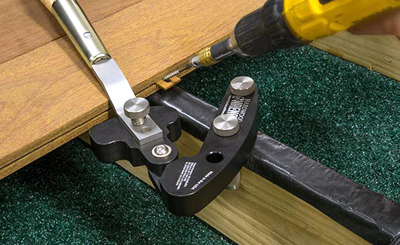 Locking Deck Board Straightener Tool