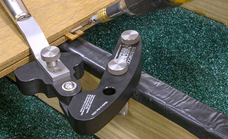hardwood wrench deck board straightening tool